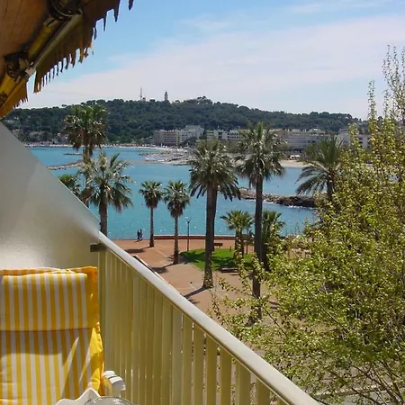 Standing Bord De Et Vue Apartment